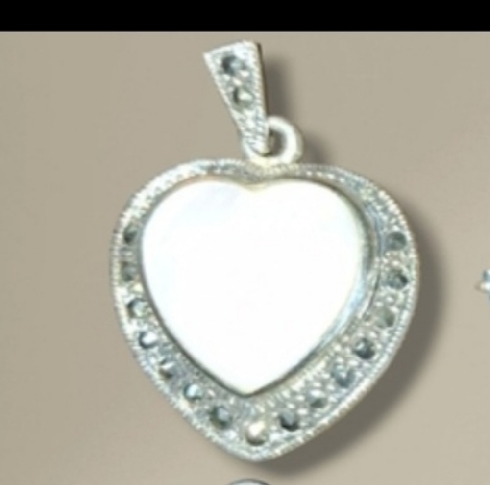 925 sterling silver Signed pendant, heart Mother Of Pearl Marcasite Gemstone - Picture 4 of 4